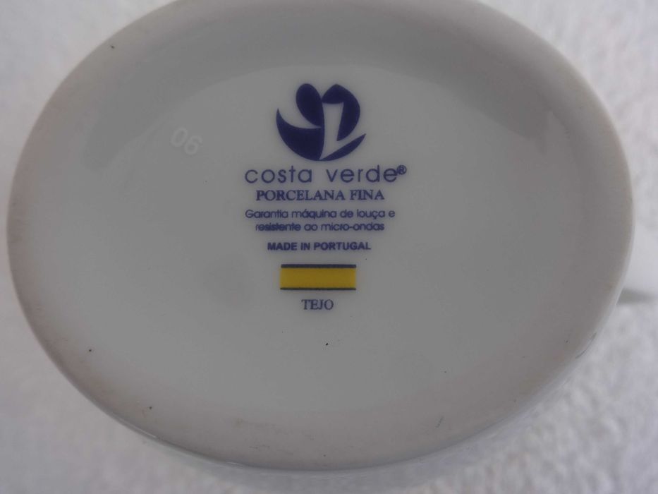 Leiteira em porcelana Costa Verde