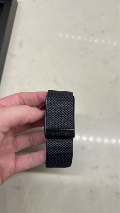 Whoop 4.0 com banda de pulso nova (preta)