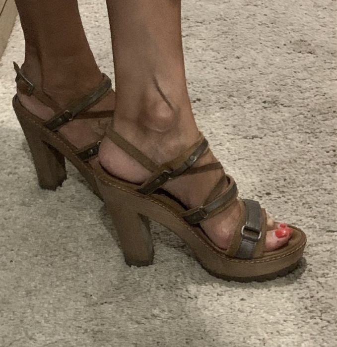 Sandalias XUZ - tamanho 38