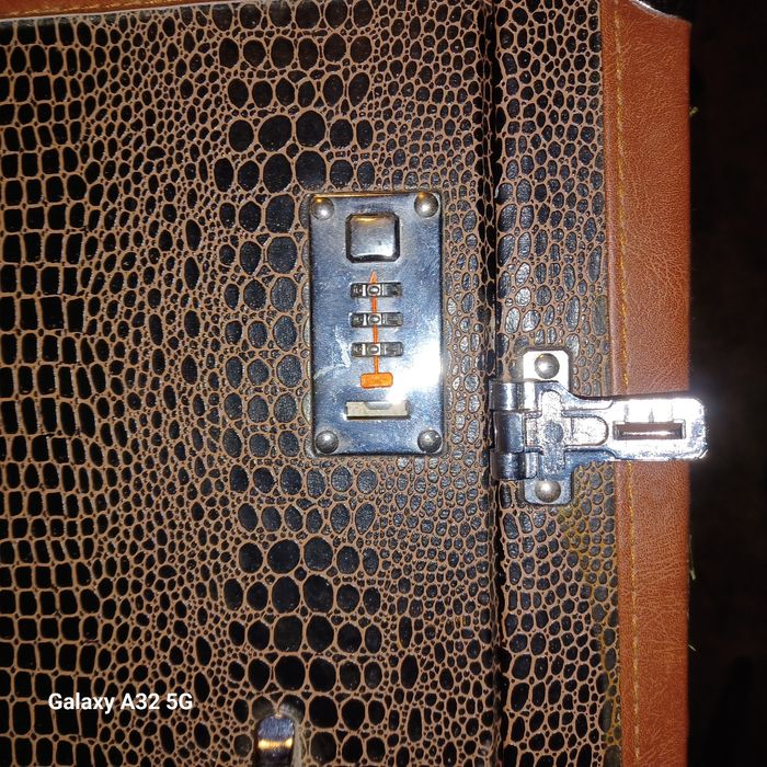 Stara walizka kufer projekt