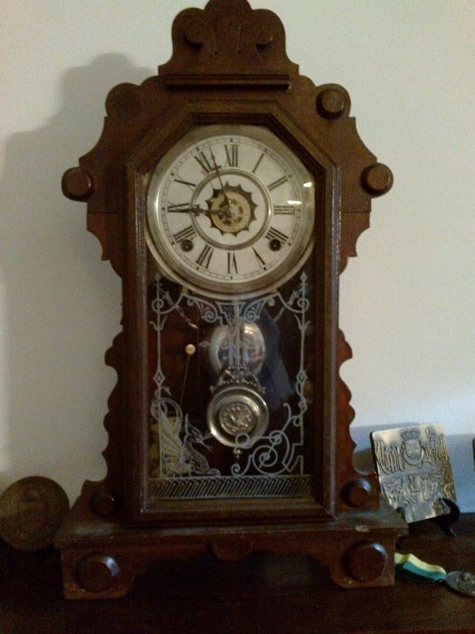 Relógio de parede muito antigo