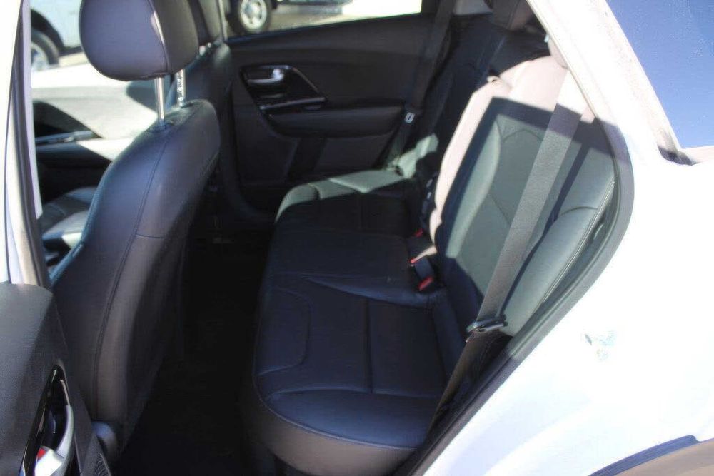 Kia Niro EX Premium      2022