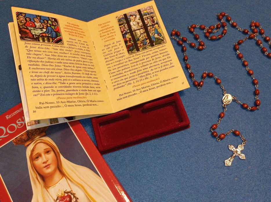 O Rosário + Terço c/ Contas em Madeira