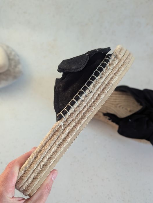 Klapki damskie zamszowe z kokardą H&M