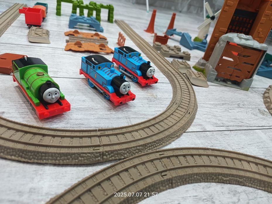 Kolejka lokomotywa pociąg wagoniki Tomek i przyjaciele zestaw komplet