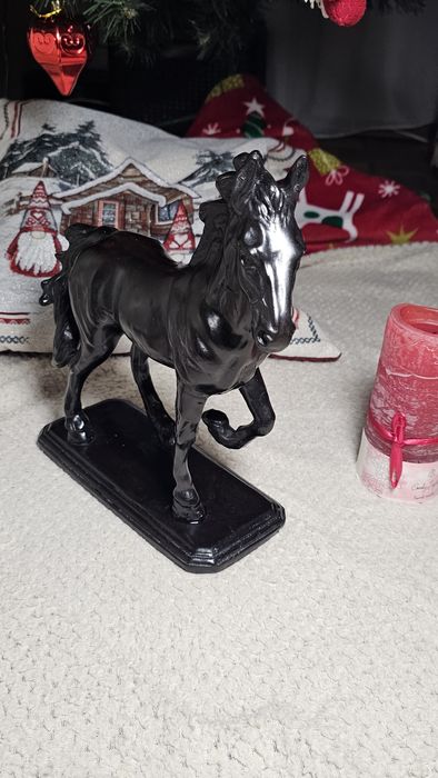 Статуетка коня лошади