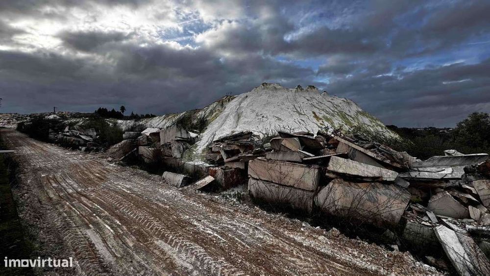 Terreno rústico em Paul com 14250m2