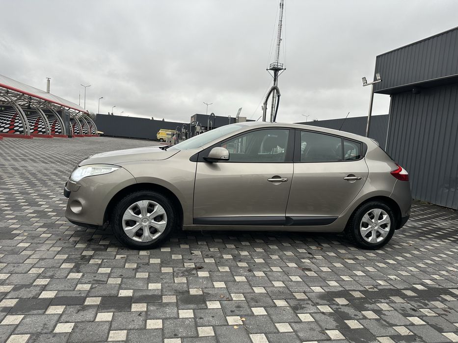 Renault Megane 1.6 бензин 2010