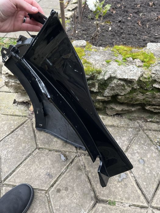 Заднє ліве крило Сценік