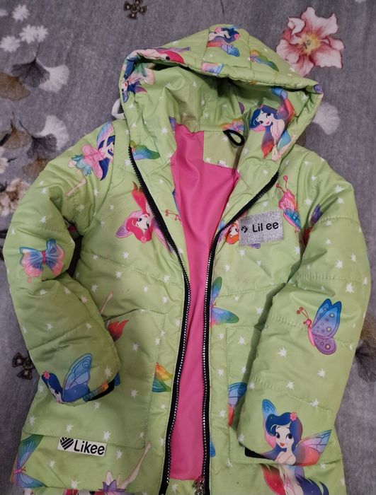 Дуже гарна і стильна курточка для дівчинки 4-6 рочків