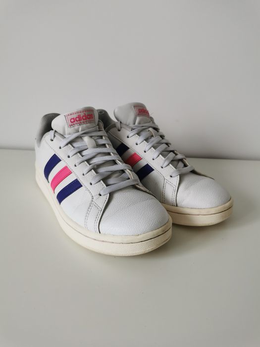 Białe buty Adidas Grand Court Energy
