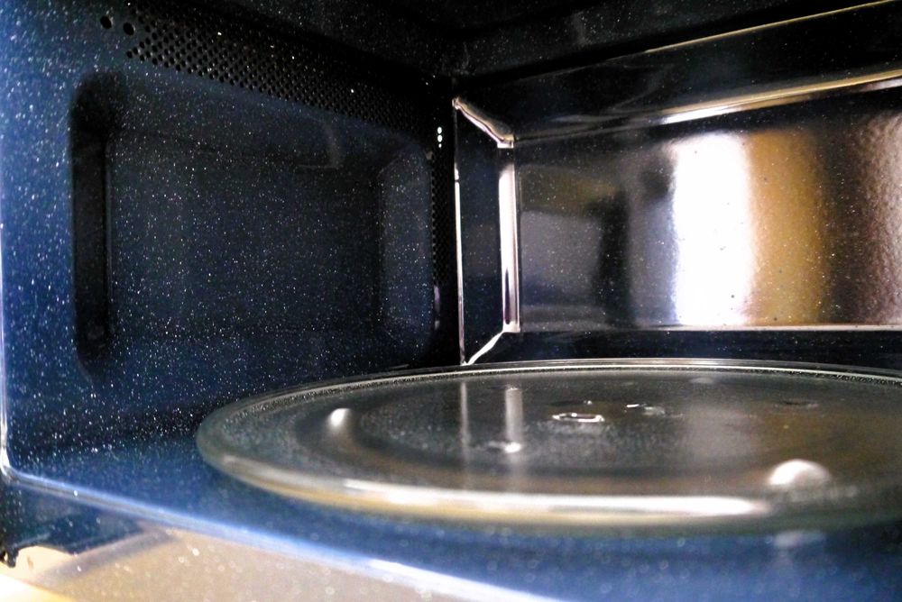 Мікрохвильова піч Samsung MS23K3614AK/BW