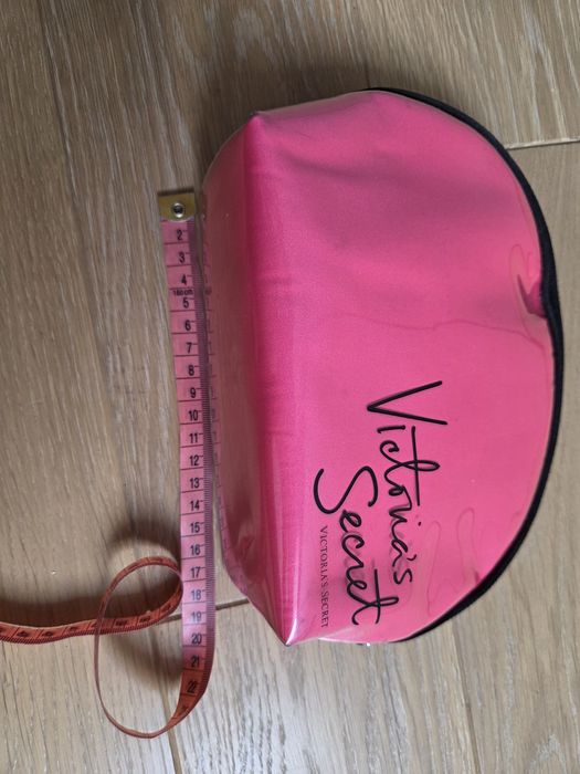 Różowa kosmetyczka Victoria's Secret