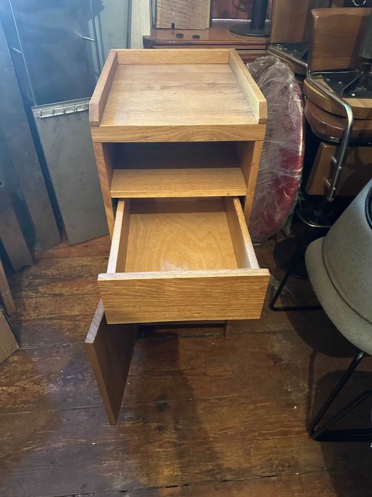 Продам дубовую тумбочку