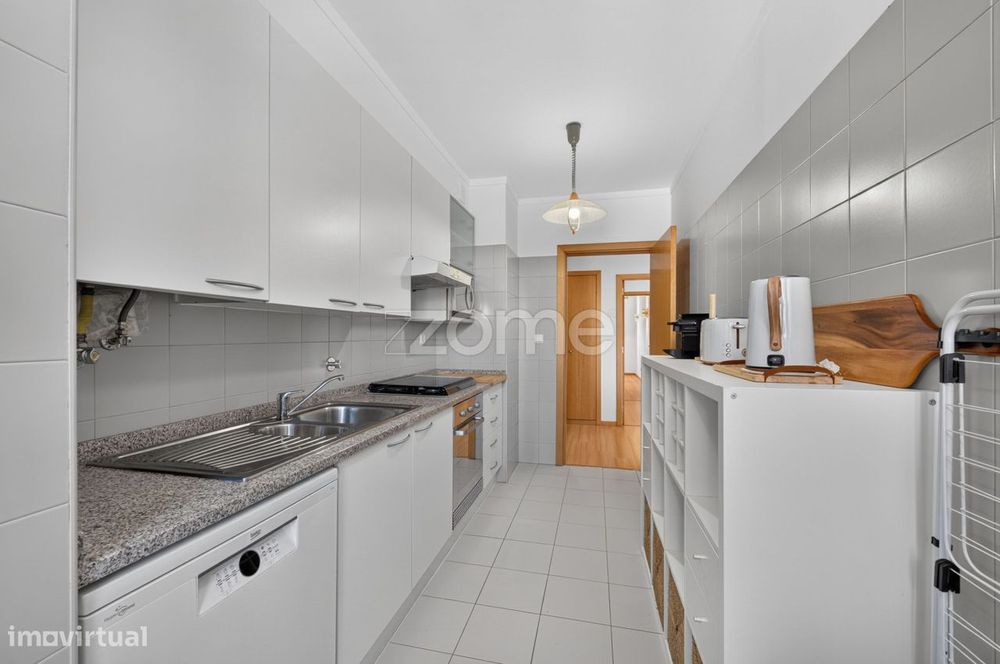 Apartamento T2 mobilado para arrendamento no Lumiar – Alta de Lisboa