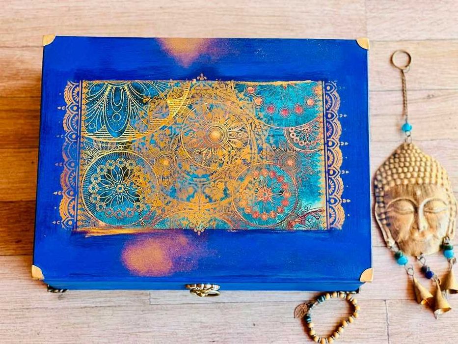 Kufer boho na biżuterię, mandala, złote dodatki, prezent, granat