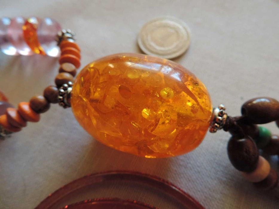 Wisior z bursztynem i bransoletki