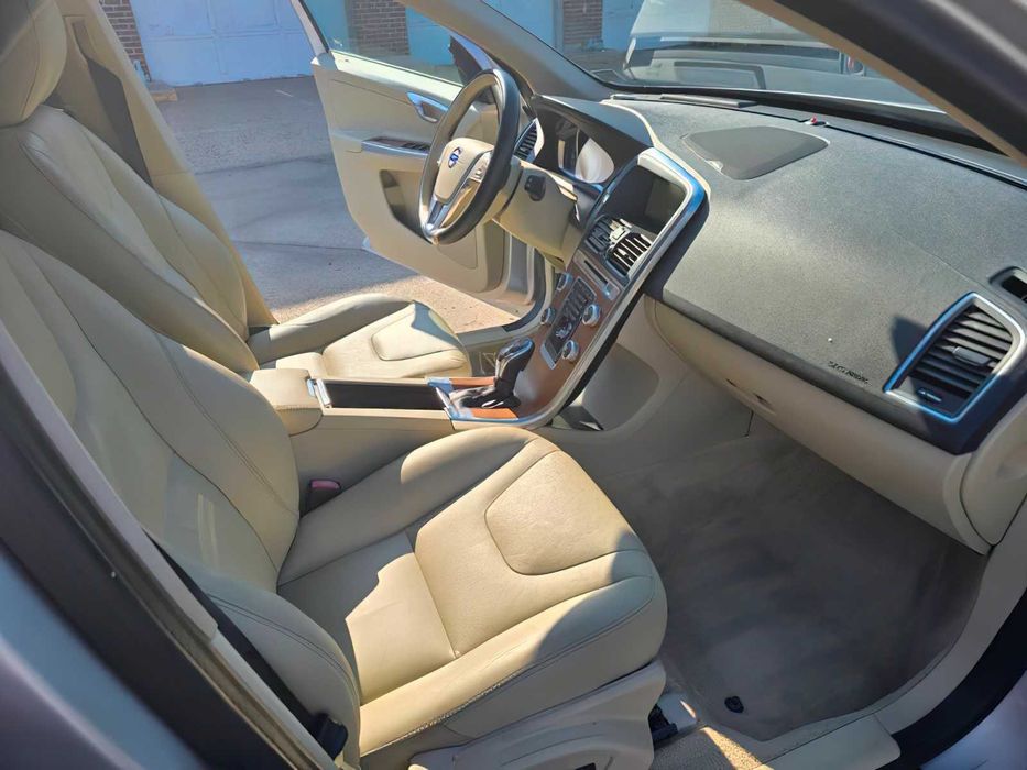 Volvo XC60      2016
