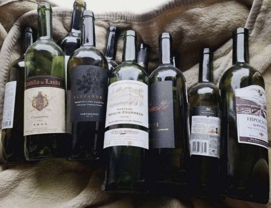 Бутылки для вина.