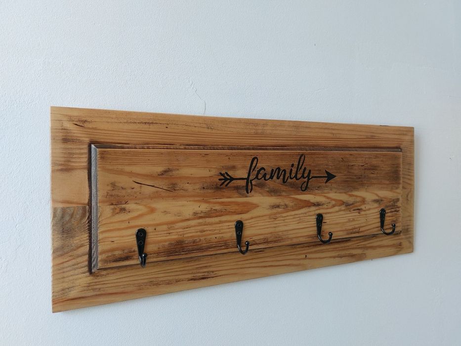 Drewniany wieszak ścienny "Family" – Styl Rustykalny / Loft