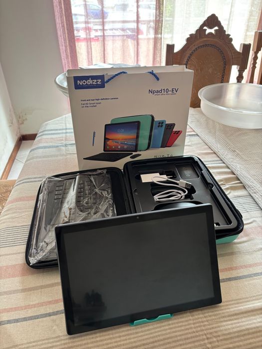 Tablet with accessories448228512393472002