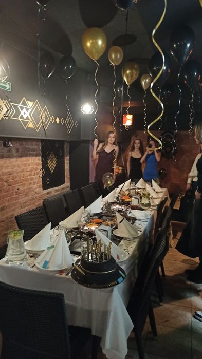 Idealna sala na 18-stkę + Parkiet. Sam wynajem lub z cateringiem!

18-stka bez stresu! Sala z parkietem, parkingiem i cateringiem – Łódź Centrum