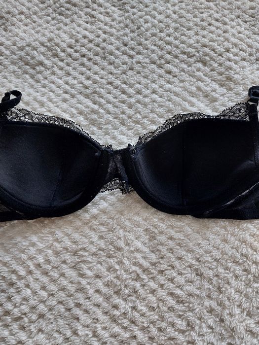 Czarny, koronkowy biustonosz. H&M rozmiar 75B