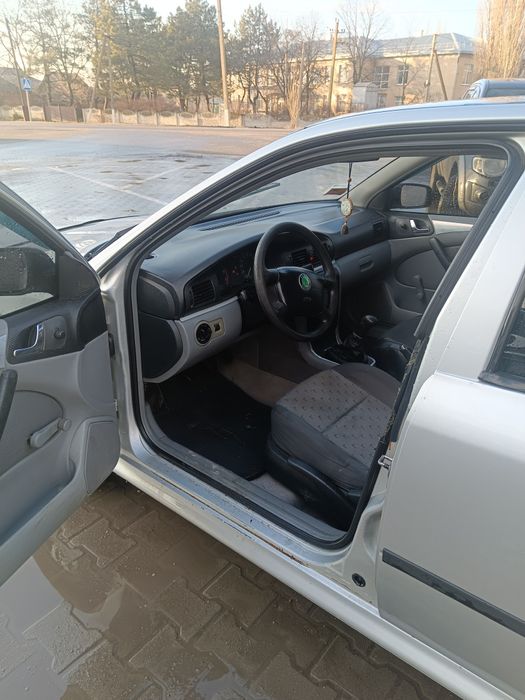 Skoda Octavia tour 1.6 газ-бензин