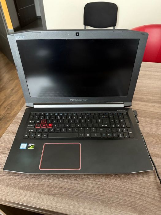 Laptop Acer Predator Helios 17" i7 24GB ram GTX 1050ti 128GB SSD 1TBHD