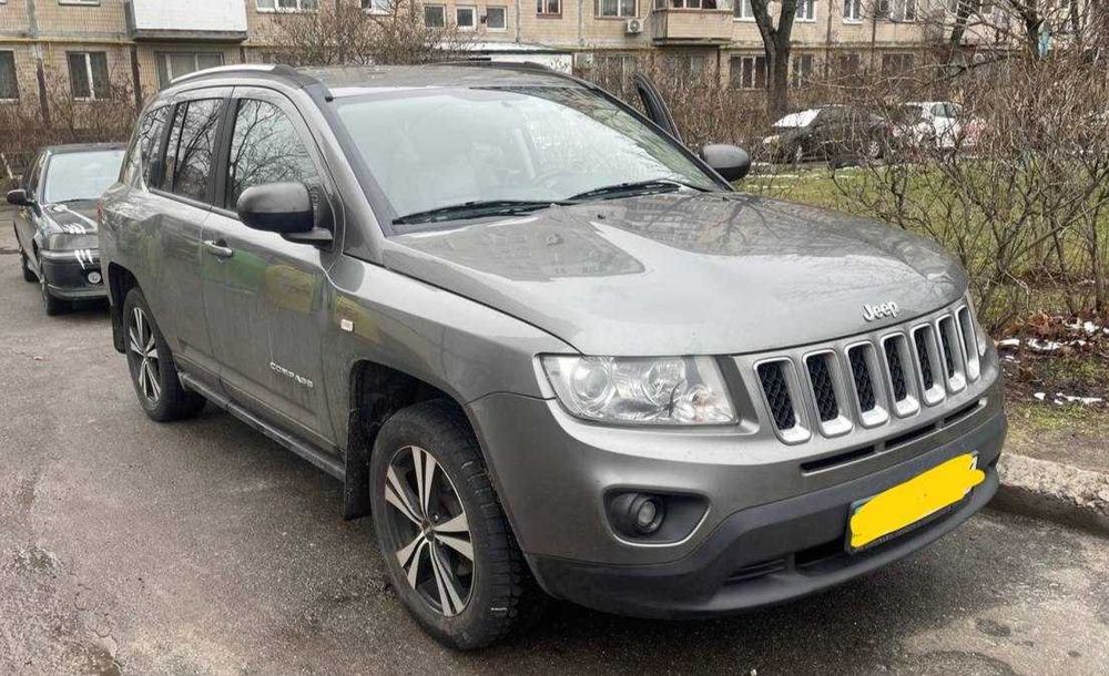 продам автомобіль Jeep compass 2012