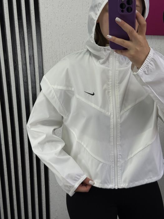 Жіноча Вітровка Nike