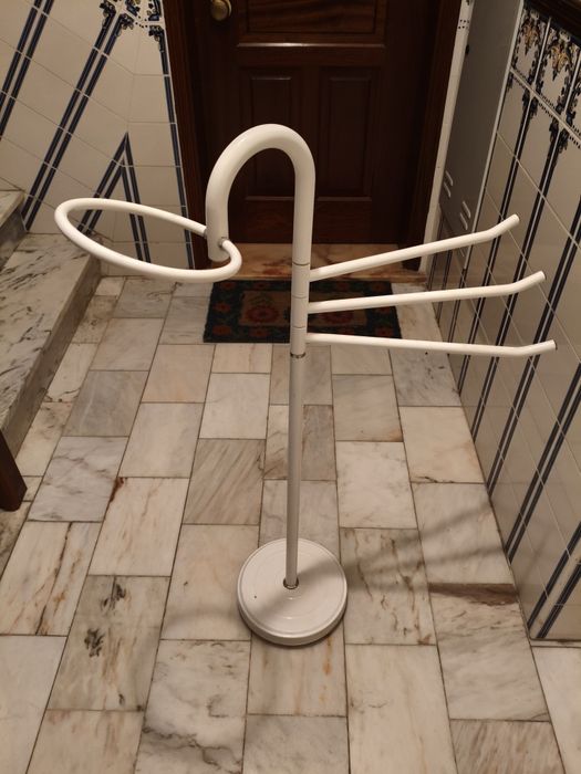 Suporte para toalhas de banheiro