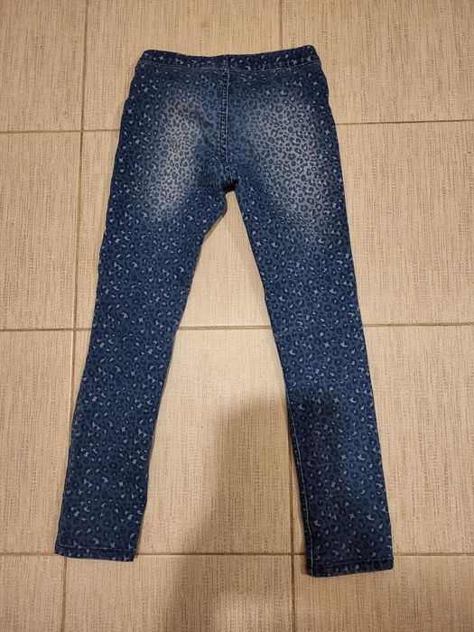 wytarte jegginsy/ cienkie jeansy rurki w cętki H&M 128