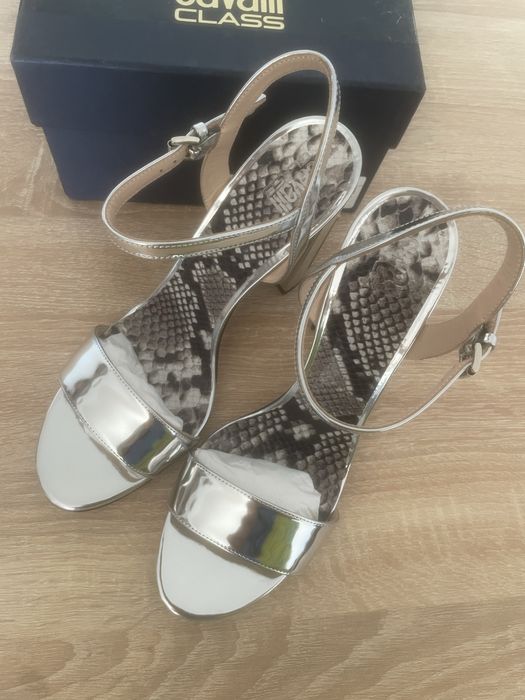 Roberto Cavalli Class sandały na słupku roz.41