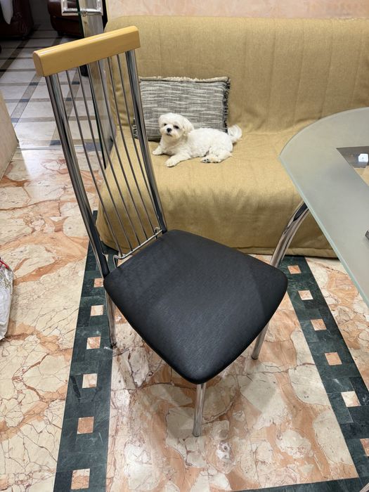 Стільці кухонні, нова підкладка, можна придбати поштучно, стан 5+