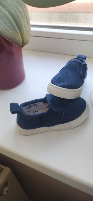 Макасіни для хлопчика 21 розмір може бути на 20. Повністю нові.