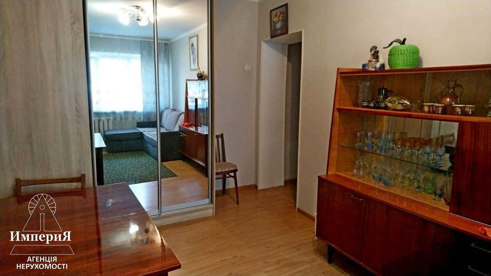 Продам однокімнатну на Січневому з косметичним ремонтом.