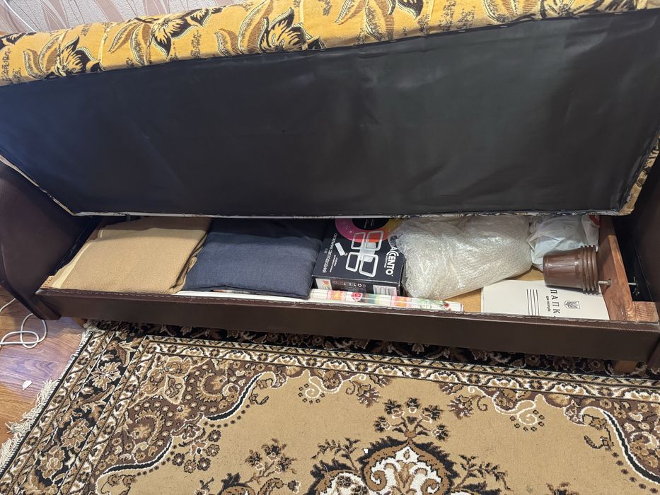 Продам набір диван+2 крісла+2 пуфіка (торг)