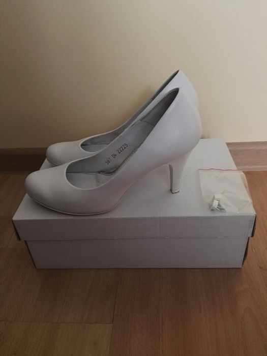 Buty ślubne białe