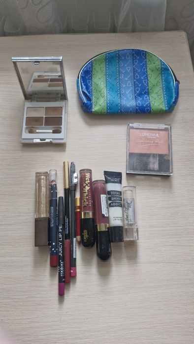 Продаю косметику одним лотом