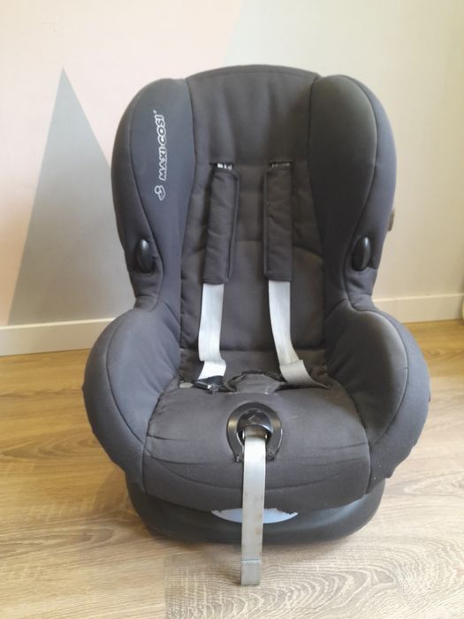 Автокрісло для дитини maxi cosi