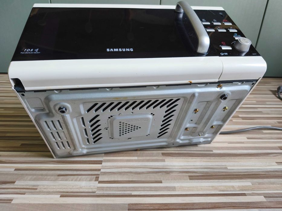 Kuchenka mikrofalowa mikrofalówka + rozmrażanie Samsung GE87W