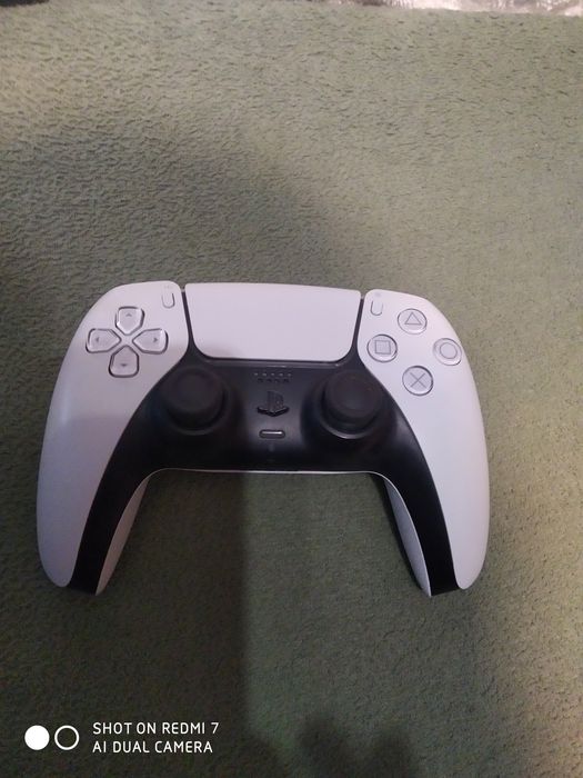 Play Station 5 z napędem jak nowe