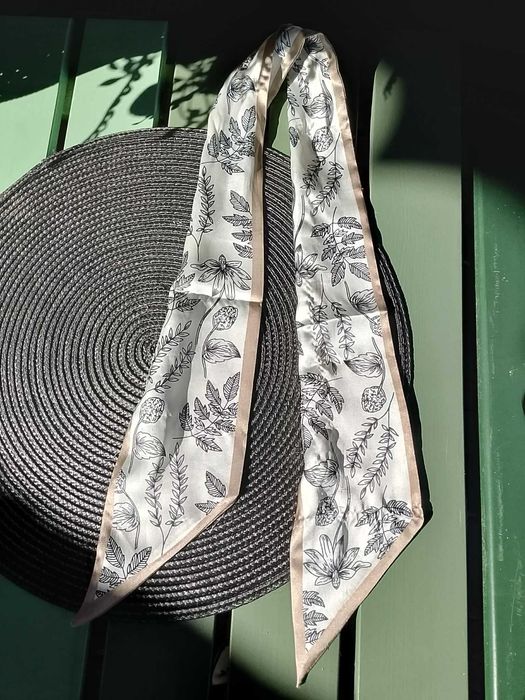 Ozdobna wstążka wiązana do torebki, kapelusza