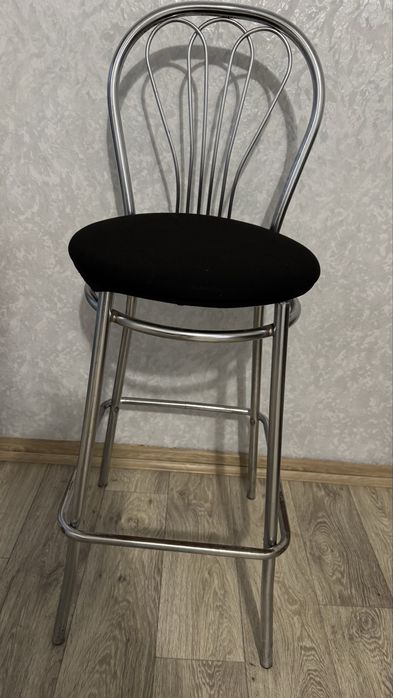 Барний стілець зі спинкою