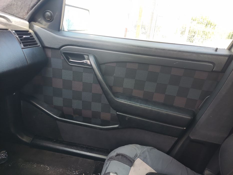 Mercedes c180 de 95. Falta o 3º pistão