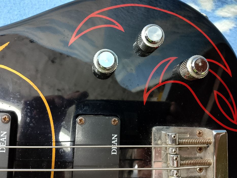 Gitara basowa Dean 5