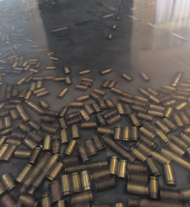 Stół z żywicy z łuskami