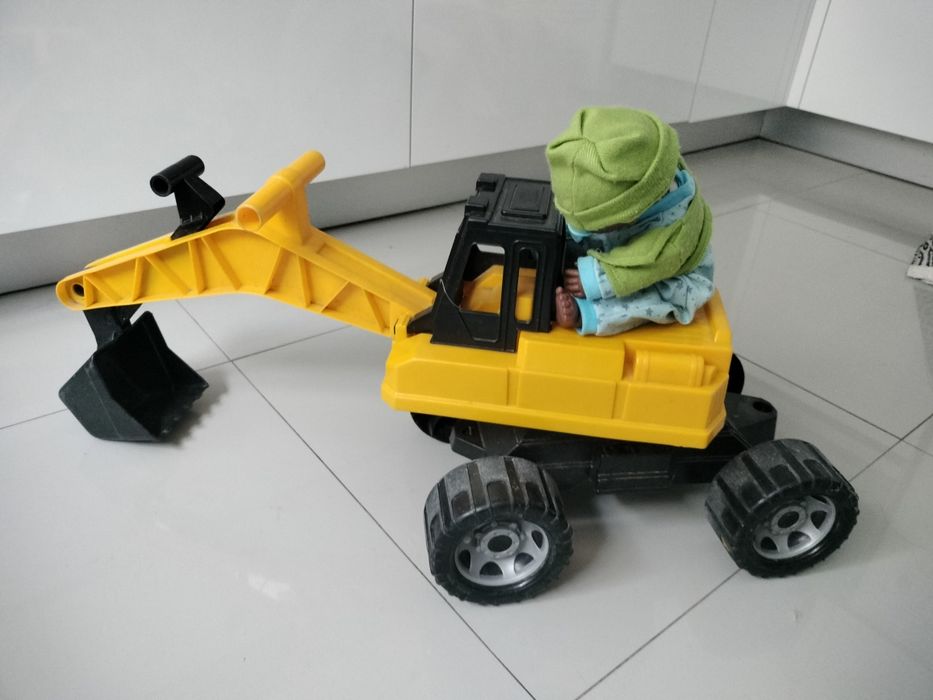 Retroescavadora brinquedo criança