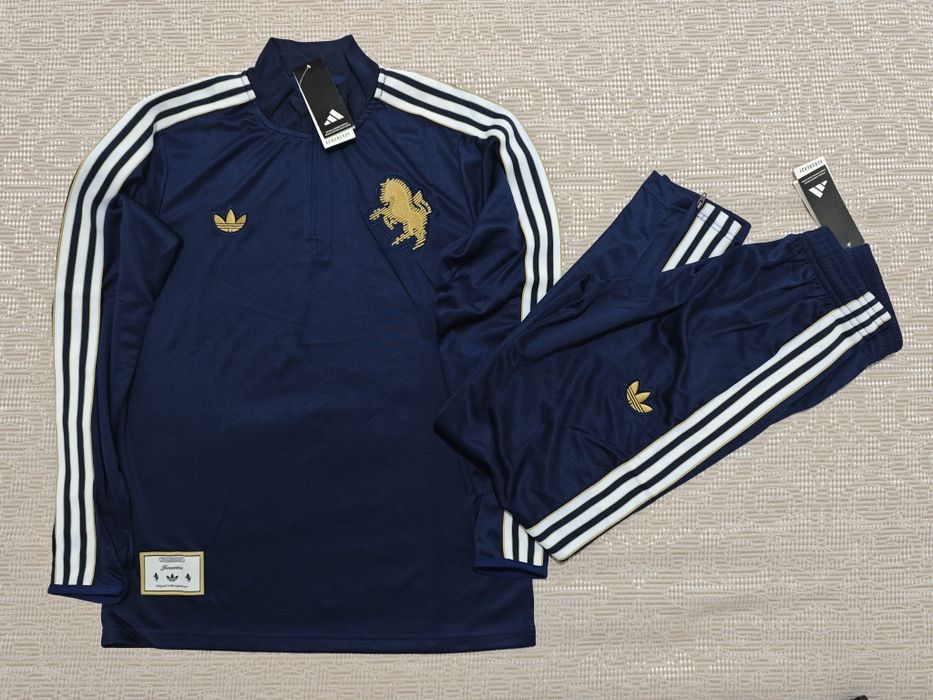Juventus Training Suit442369511953551360